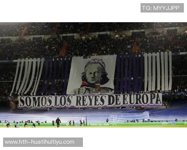 巴黎圣日耳曼主场TIFO致敬十年前巴黎恐袭遇难者的深情纪念